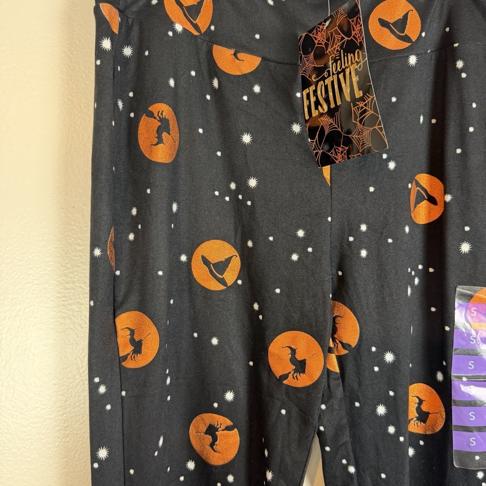 NWT Feeling Festive Witch Hats Moon Broom Women's Halloween Leggings Size Small